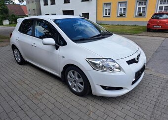 Toyota Auris 1,4 D4-D nafta manuál 66 kw - 14