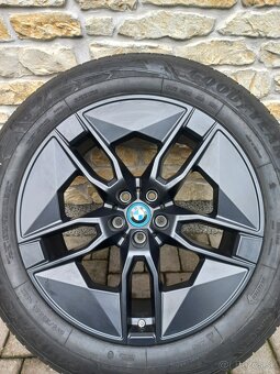 BMW iX zimní 20 Styling 1002 Goodyear 235 60 DOT2922 8mm - 14