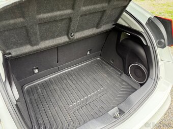 Predám Honda Civic 1.8 i-VTEC Executive 2013, 104 kW - 14