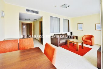 Luxusní apartmán 2+kk (68 m²) v první linii s bočním výhlede - 14