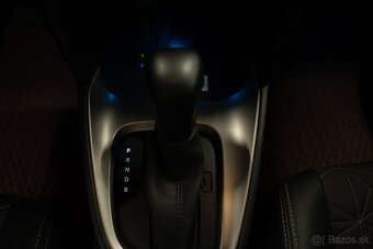 Toyota Yaris Cross 1.5 Hybrid Executive 4x4, Fabrická záruka - 14