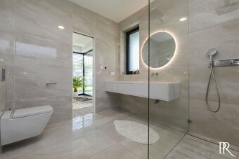 PREDAJ NÁDHERNÝ PRIESTRANNÝ RD S BAZÉNOM - 14