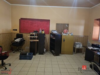 Ponúkame na predaj polyfunkčný objekt v oblízkosti miest Lev - 14