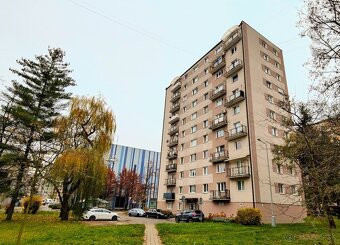 Štýlový 2-izb. byt s balkónom v absolútnom centre Lučenca - 14