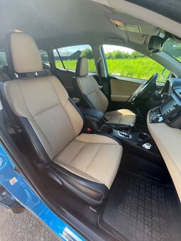 Toyota RAV4, 2.5 Hybrid, executive, 4x4 -  spoľahlivé SUV - 14
