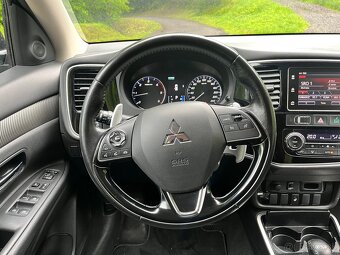 Mitsubishi Outlander 2.2 DI-D AT 4x4 2017 plna historia - 14