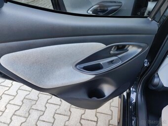 Toyota Yaris EXECUTIVE + VIP - 14