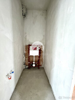 Reality KOMPLEX s.r.o. ponúka na PREDAJ 5 izbový rodinný dom - 14