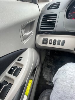 Mitsubishi Grandis 7-miestne - 14