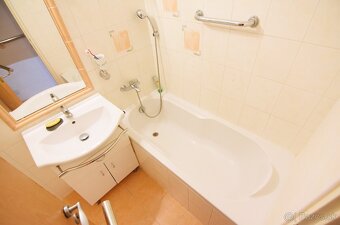 Na predaj príjemný 3 izbový byt Trenčín – Juh,výhľad balkón - 14