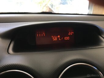 Peugeot 308 1.6 benzín 2008 - 14