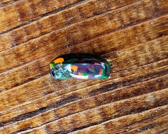 13x9mm drahý čierny opál, brilantne jasná hra farieb,Etiópia - 14