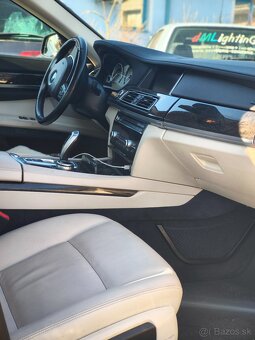 BMW 740i (3 liter benzín) - 14