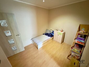 NA PREDAJ 2 IZB. BYT PREROBENÝ NA 3 IZB., 64M2, ŠTEFÁNIKOVA  - 14