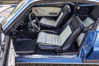 Ford Mustang Fastback - 14