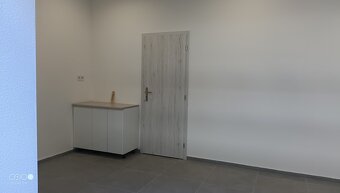 Ponúkame Vám na prenájom zrekonštruované obchodné priestory - 14