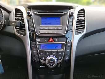 Hyundai i30 KOMBI 1.6i CRDi 16V DOHC Family + FULL LED + ZIM - 14