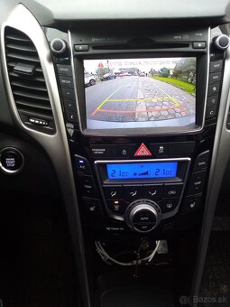 Predám vymenim Hyundai i30 1.6 CRDI 94kW - 14