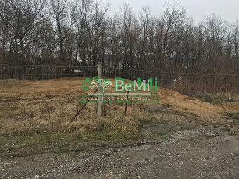 Pozemok Štitáre (800 m2) ,v slepej uličke pod lesom ID 539- - 14