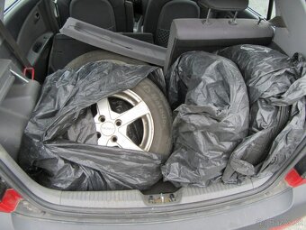 Kia Rio - 14
