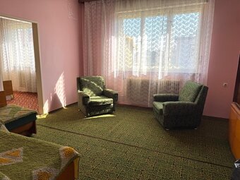 Na predaj poschodový RD v tichej uličke Dvory nad Žitavou - 14