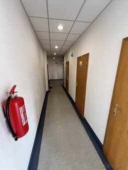 Administratívna budova - Prenájom - 14