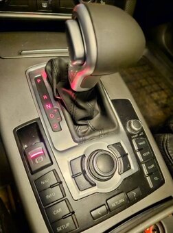 RAMIK NA STREDOVY PANEL AUDI Q7 A6 C6 - 14