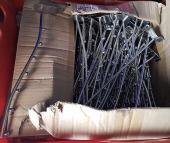 Závesný /Regálový systém do predajne textilu. - 14