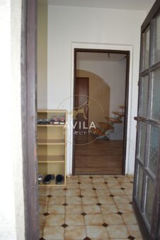 NA PREDAJ: 6-izb.,2-posch.,2-generačný RD s pozemkom 800m2 - - 14