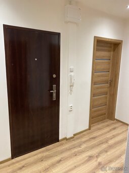 Štýlový a moderne zrekonštruovaný 3-izbový byt s loggiou  | - 14