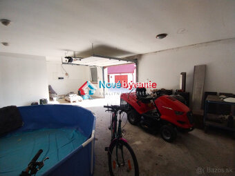 Rezervovaný, rodinný dom s bazénom a veľkou garážou-Nýrovce( - 14