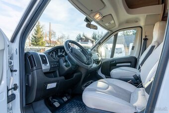 Autokaravan 2022 Bürstner IXEO 726G – Plne vybavený 🚐✨ - 14