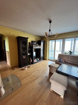 Veľkometrážny , trojizbovy byt v Čachticiach - 14