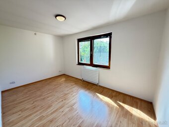 REZERVOVANÉ - Bungalov s veľkým pozemkom 1103m² Rudina - 14
