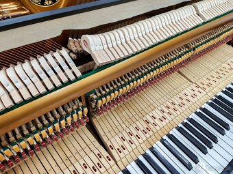 Moderné elegantné Piano dovoz celá SR - 14