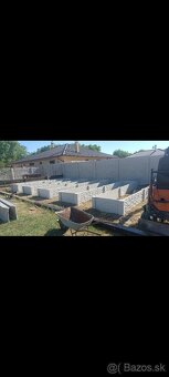 Betónové ploty, záhony, stĺpiky, podhrabove dosky. - 14