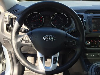 Kia Sportage 2.0 CRDi 4WD Silver  11 990 €   /   97200km - 14