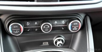 Alfa Romeo Stelvio Q4 VELOCE - 14