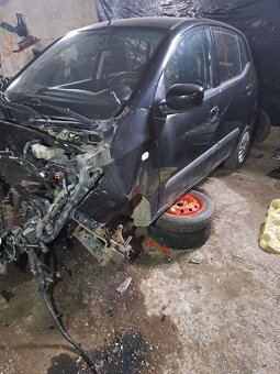 Hyundai i10 1.1i rok 2011 - 14