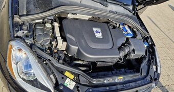 Volvo xc60 2,4D D5 151kw 4x4 - 14