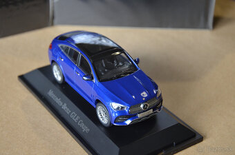 1:43 Mercedes - 14
