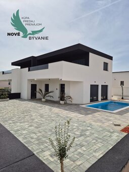 Novostavba domu s bazénom a výhľadom na more v Chorvátsku na - 14