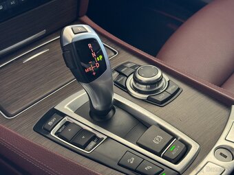 BMW 750xd Facelift SR Auto 4x4 rok 2013 - 14