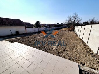 3D OBHLIADKA NA PREDAJ 4-IZBOVÝ RODINNÝ DOM S TERASOU A VEĽ - 14