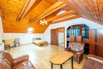 NA PRENÁJOM 5 IZBOVÝ RODINNÝ DOM S VEĽKÝM POZEMKOM 2864m2 |  - 14