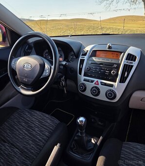 Kia Ceed 1.4 16V 77KW/105 koní R.V.11/2008 - 14