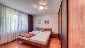Vysnívaný dom v Piešťanoch – komfort, pokoj a nádherná záhra - 14