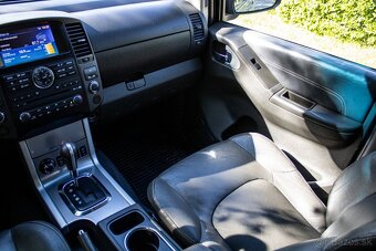 Nissan Navara DoubleCab 3.0 V6 dCi Platinum A/T Long Košice - 14
