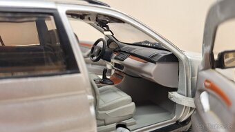 1:18 BMW X5 - 14