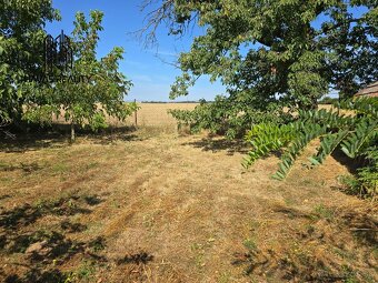 Na predaj dom s veľkým stavebným pozemkom 2148 m2 - 14